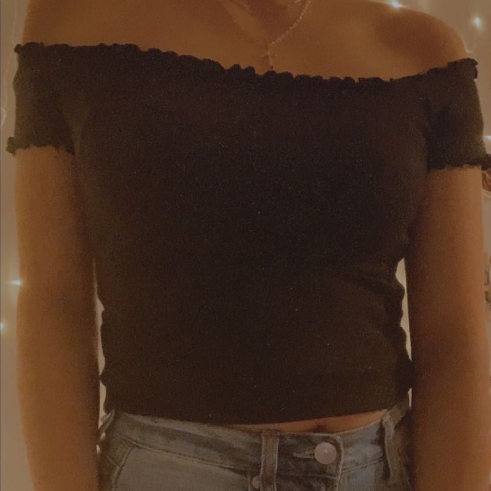 off the shoulder black crop top!!